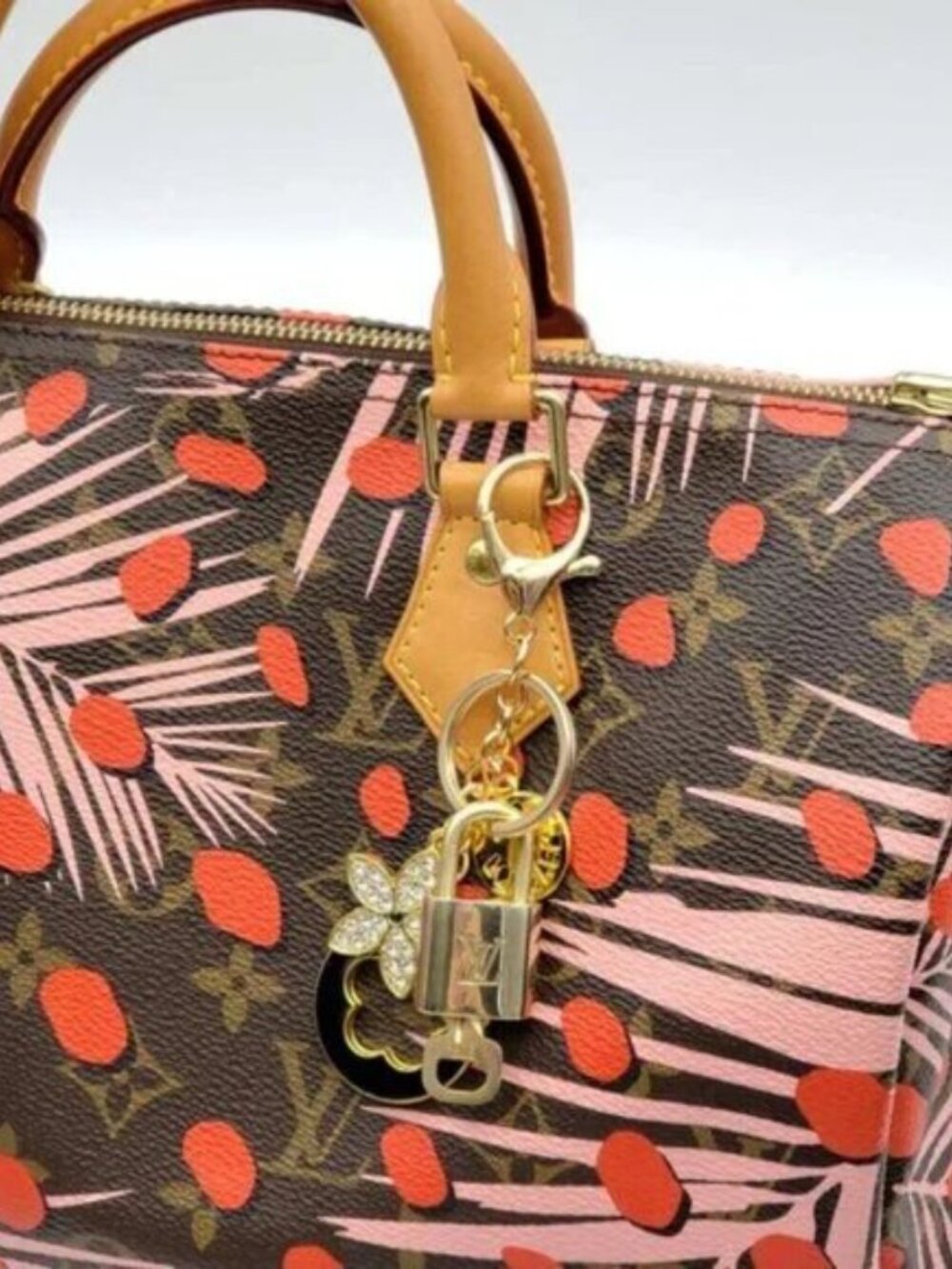 LV Authentic Gold Padlock 🔒 Key Set w/ Unbranded Flower Keychain Charm - Picture 8 of 8
